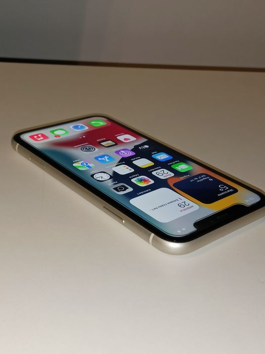 Apple iPhone 11 biały.