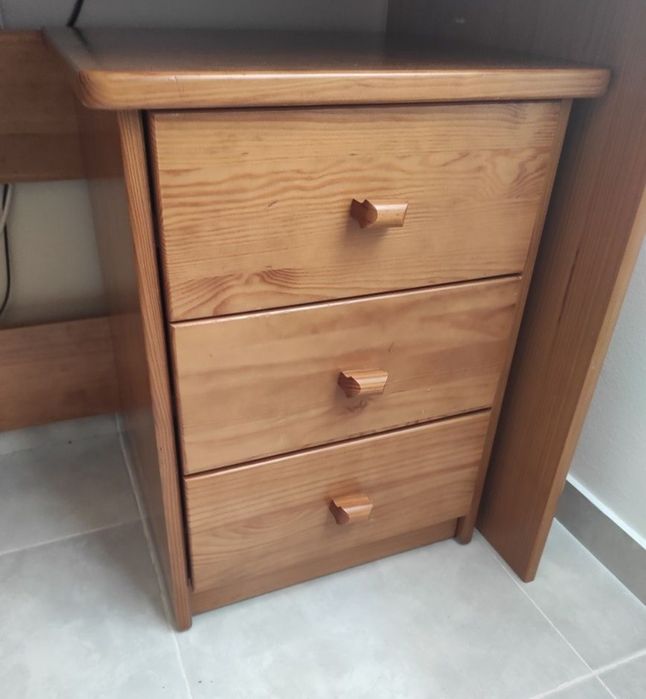 Secretaria com módulo de arrumação e cadeira