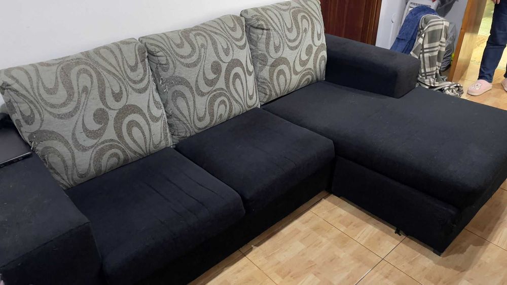 Sofá bom estado ,com alguns arranhões de gato