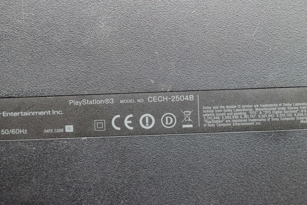 Konsola PlayStation 3 Slim 500GB + Pad Zamiennik + Gra 007 Quantum of Solace (CECH-2504B)