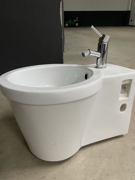 Conjunto Sanitário Sanindusa (2 Sanitas + 1 Bidé) – Design Moderno