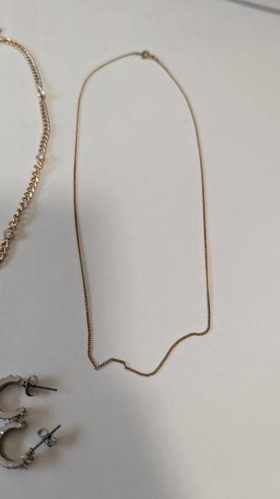 Bijuteria (colares e brincos)