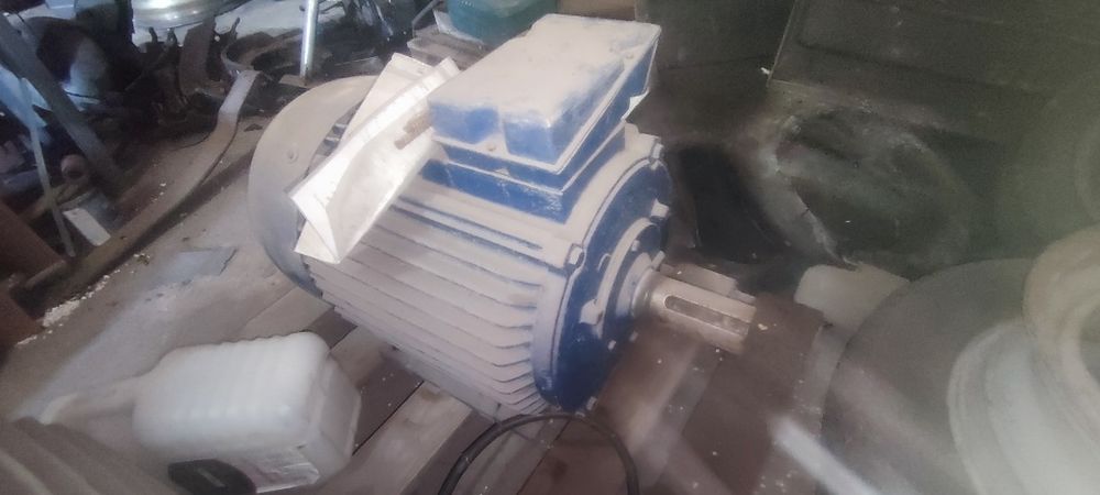 Продам электродвигатель АИР 180 М4 В3