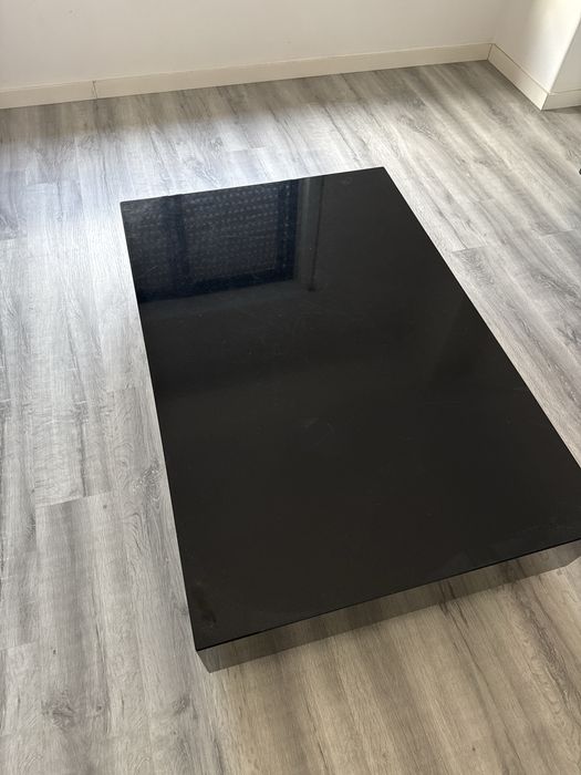 Movel lacado preto centro