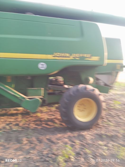 Продам Комбайн Джон дір