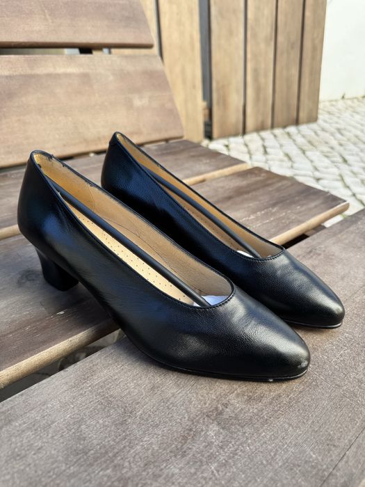 Sapatos salto pretos