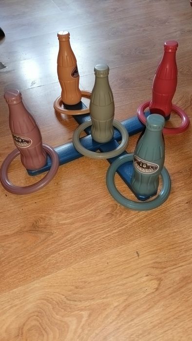 Dziecięca gra rzucanie obręczami