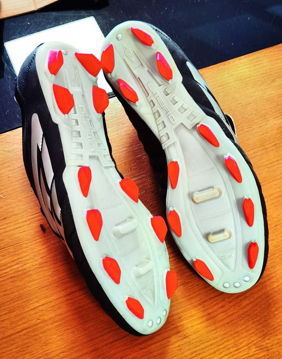 Chuteiras Umbro Campo Sintético