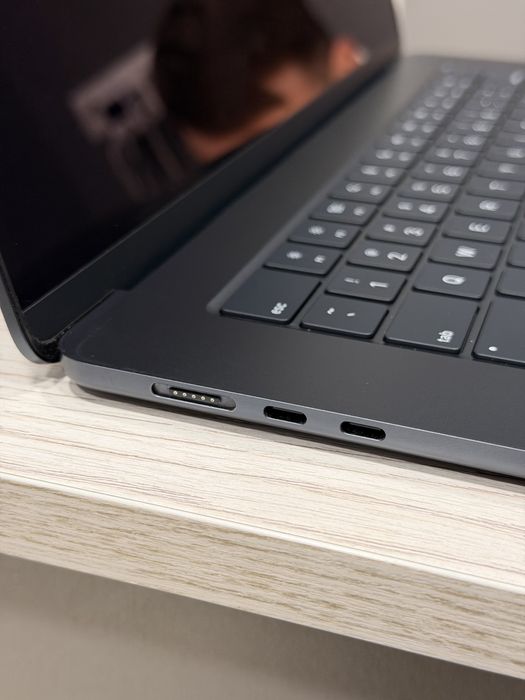 MacBook Air 15" M3 8/256gb Midnight