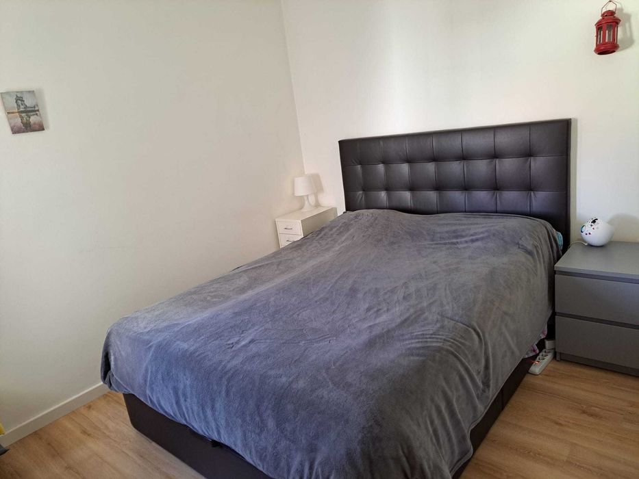 Mobilia IKEA em estado excelente (sala e quarto com cama de casal)