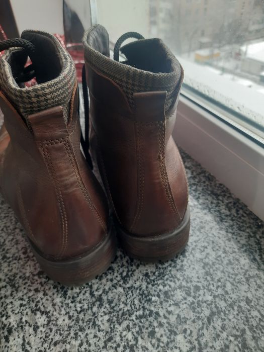 Продам кожанні осінні ботінки 42розмир.