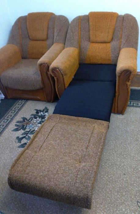 Розкладний диван і два крісла