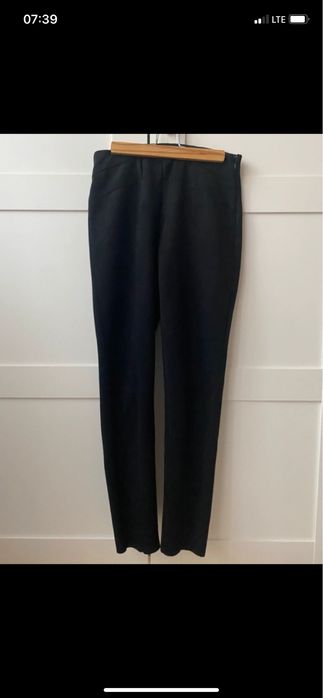 Czarne legginsy z imitacji zamszu