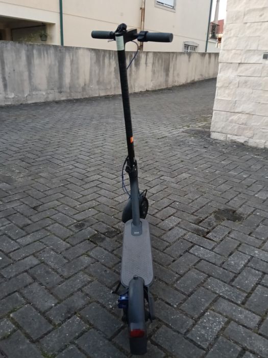 Xiaomi Electric Scooter Mi 3 (Como Nova) + Capacete Opcional
