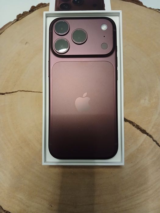 Iphone 18 pro 256 burgund plus ładowarka etui gratis.