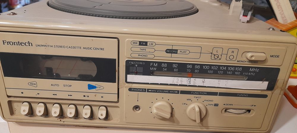 Rádio giradiscos e cassete