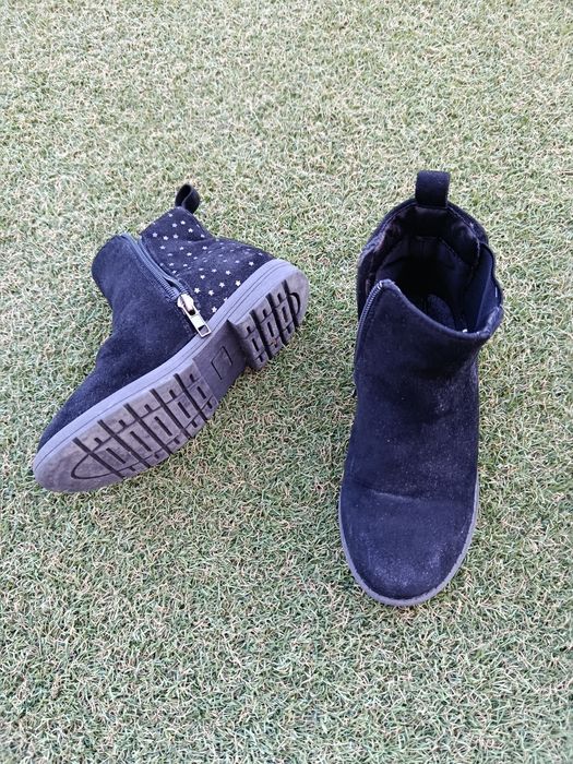 Botins pretos com fecho lateral | Black ankle boots