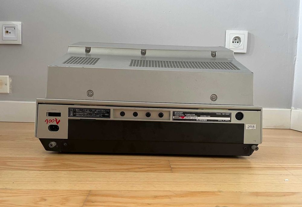 Sharp MZ 2000 retro komputer
