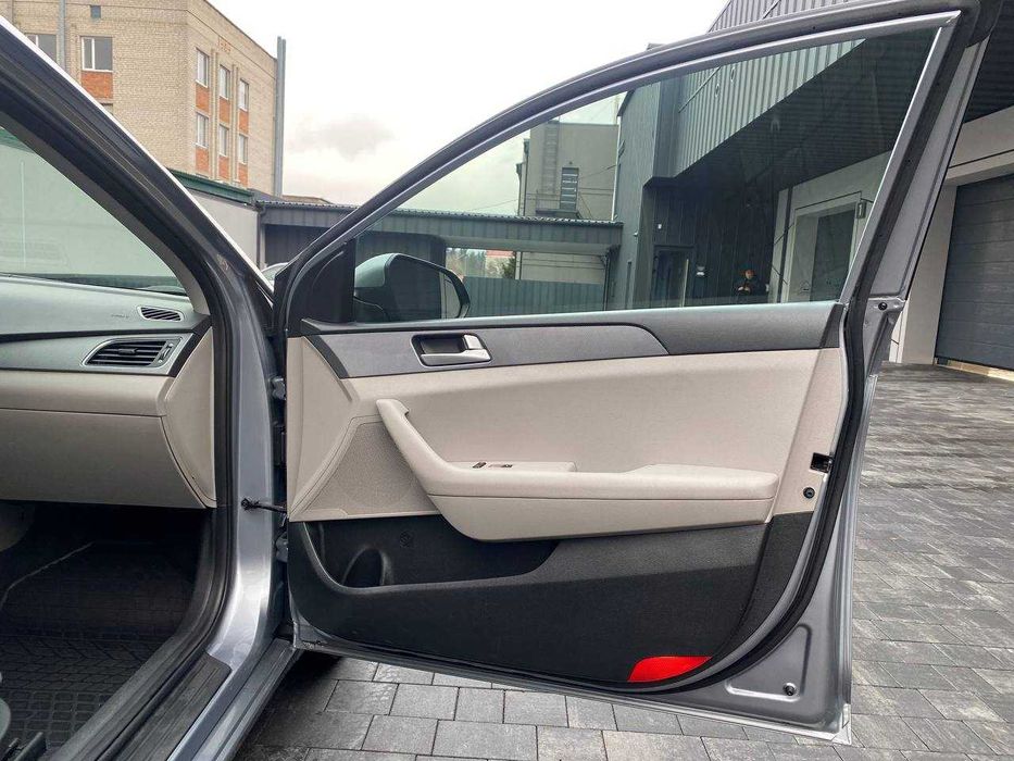 Продам власний автомобіль Hyundai Sonata 2017 року.
