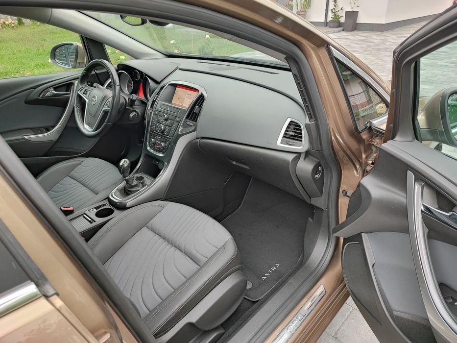 Opel Astra J hatchback 2014r bogata opcja
