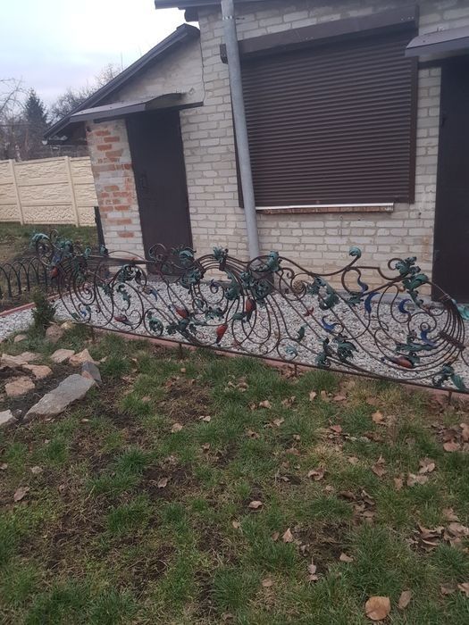 Забор из металла кованый.