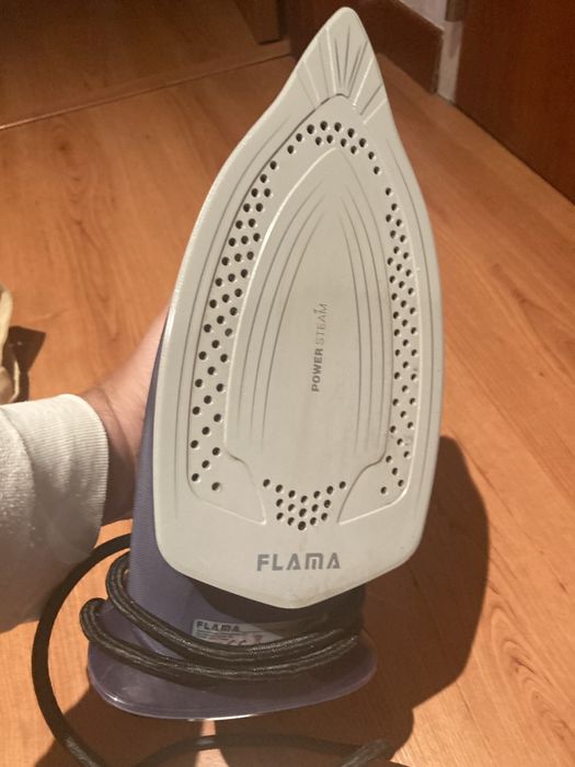 Ferros de engomar Flama e Braun