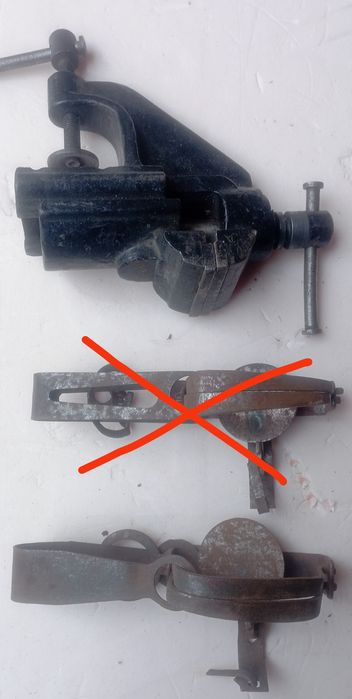 Інструменти для роботи молоток точильні бруски  ,грілка,шків