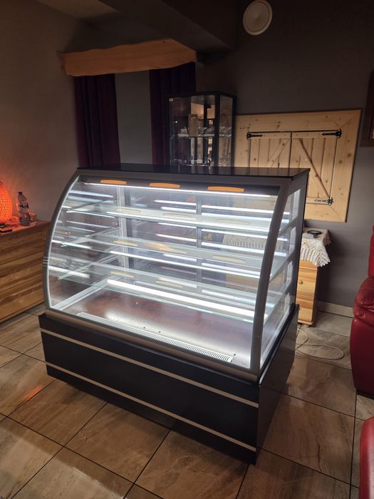 Witryna cukiernicza JUKA