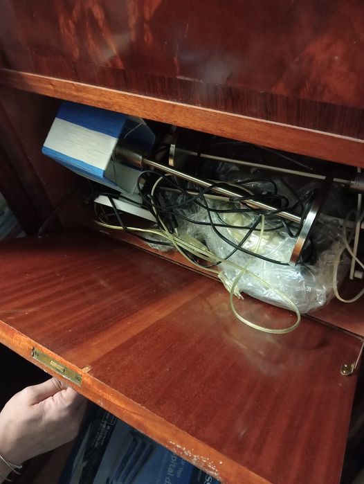 Bar Antigo com tampo em pedra