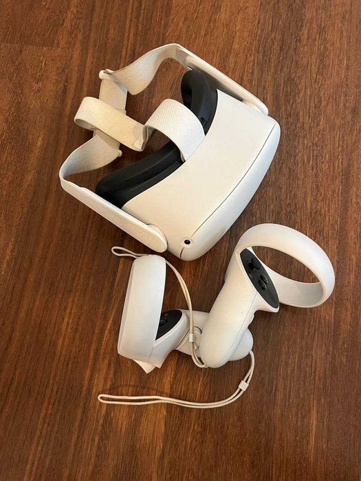 Meta Quest 2 VR Headset com controladores