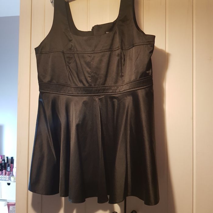 Czarna bluzka ala satynowa