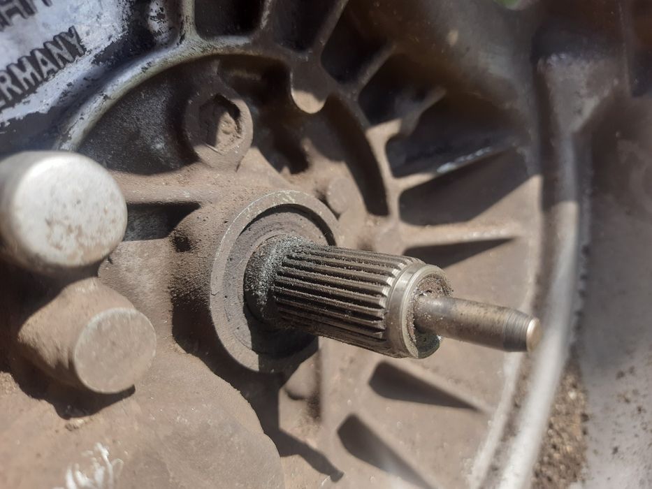 МКПП коробка передач 5-ступка VW Caddy Golf Bora Skoda AUDI 02K301107J