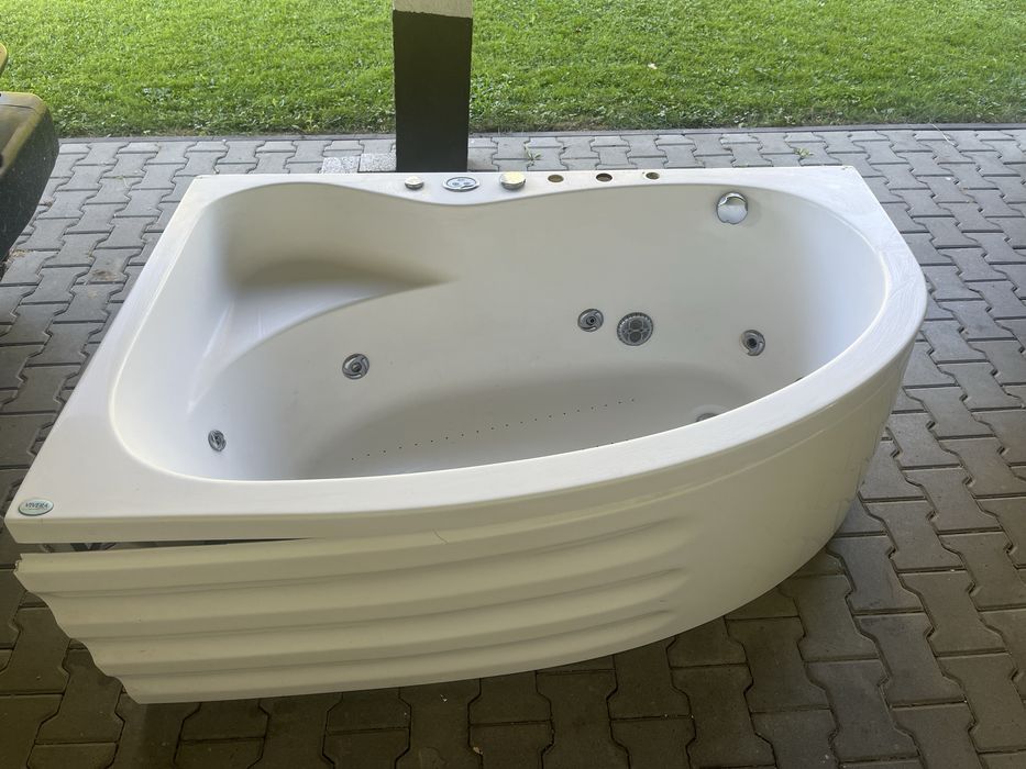 Sprzedam wannę z hydromasażem