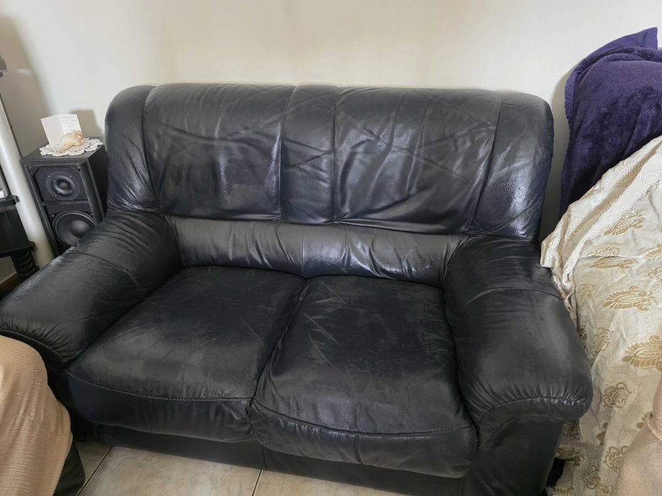 Sofá de 2 lugares preto - Confortável (Negociável]