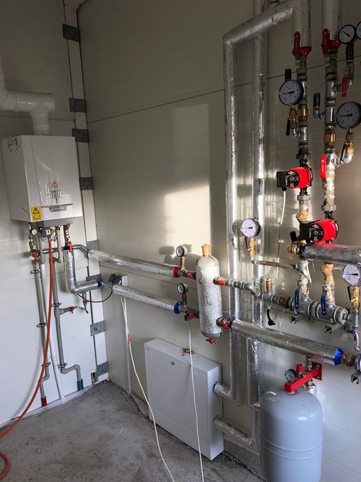 Hydraulik, Usługi hydrauliczne