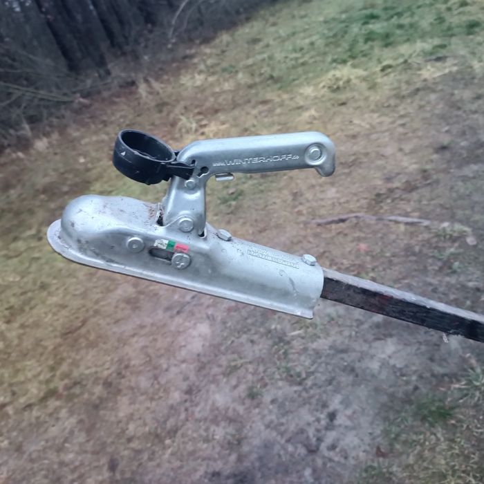 Mała przyczepka do ogrodu