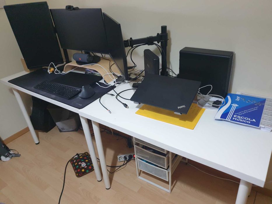 2 Secretárias Ikea LAGKAPTEN / ADILS