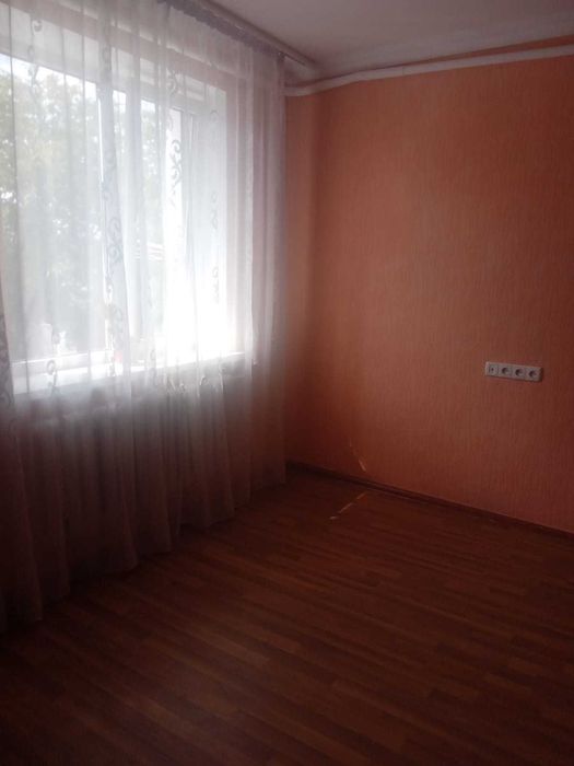 Продається будинок у Таращі - затишний двір, 2 види опалення, власна вода, гараж