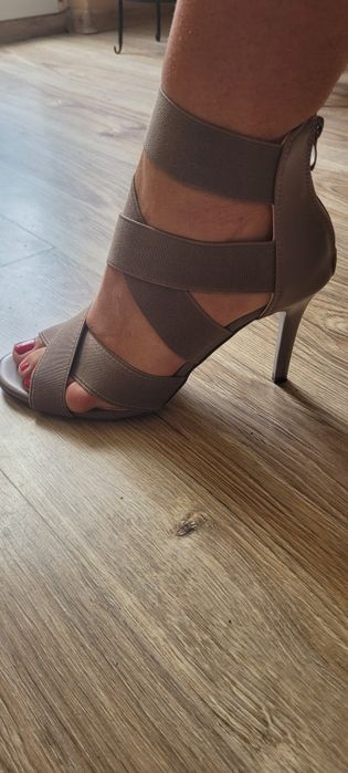 Buty sandały na obcasie