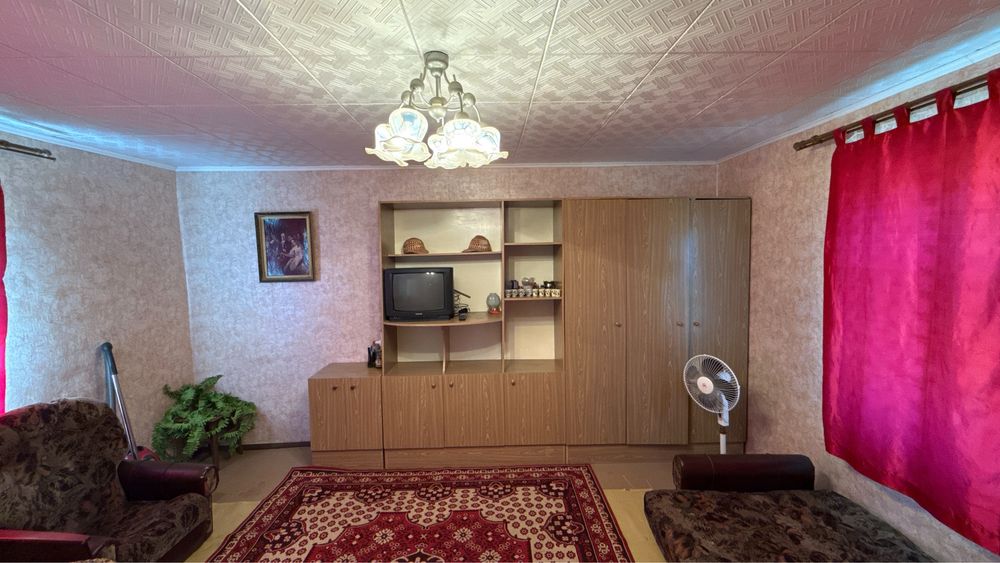 Затишна дача у Великому Тростянці біля дубового лісу та озера