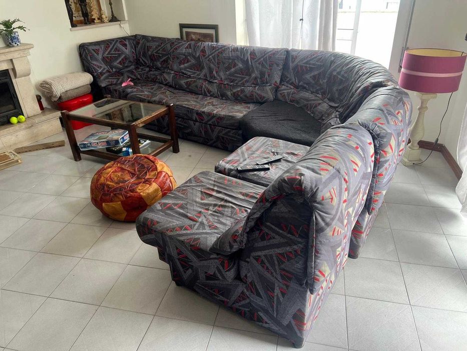 Sofá de canto com cama incluída