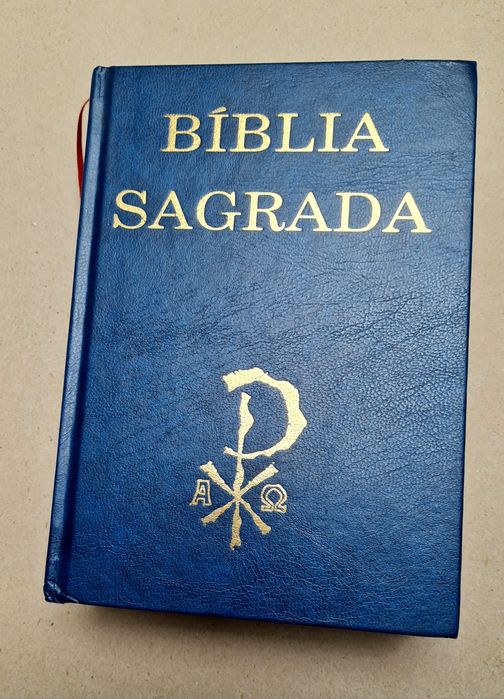 Biblia Sagrada. Livro em muito bom estado em papel biblia.
