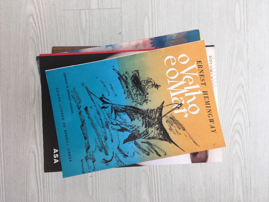 Various Books444014557974374407