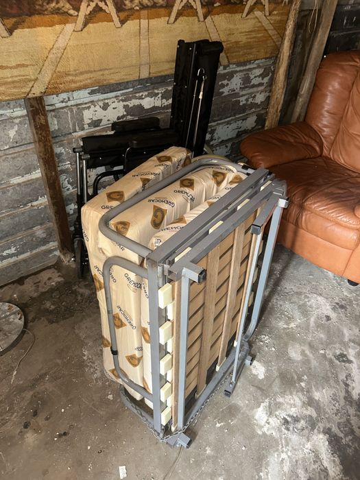 Poltrona, cama dobrável , mobília (conjunto 80€)