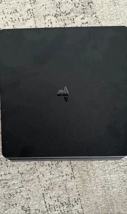 PS4 Slim 1TB + 3 jogos + Comando Original + Cabos