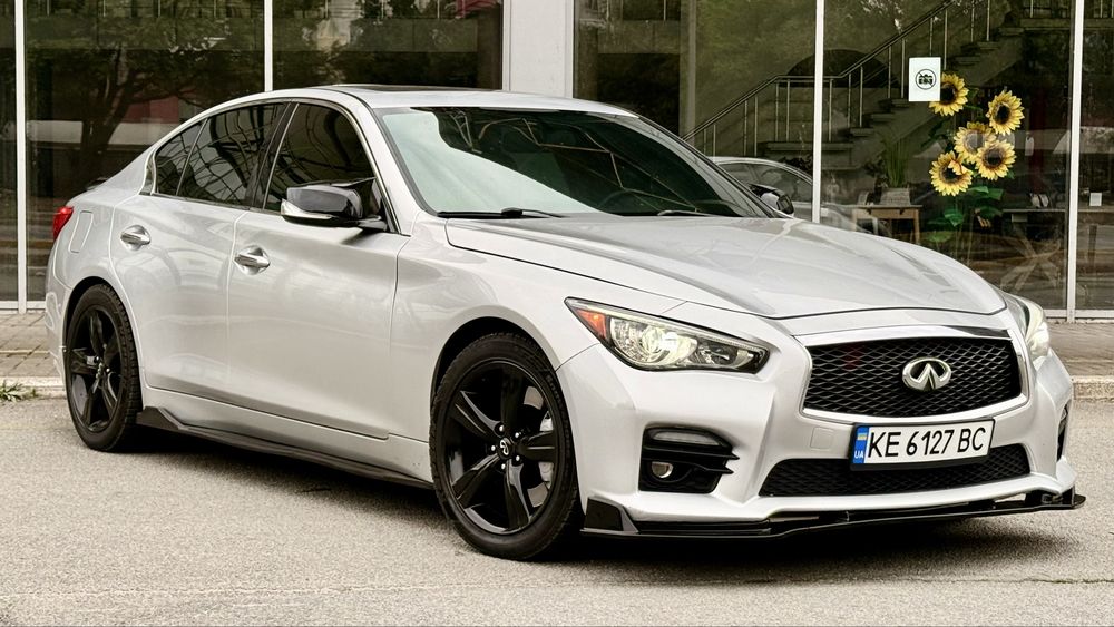 Продам Infiniti Q50   Полный привод 3,7 Газ/Бензин