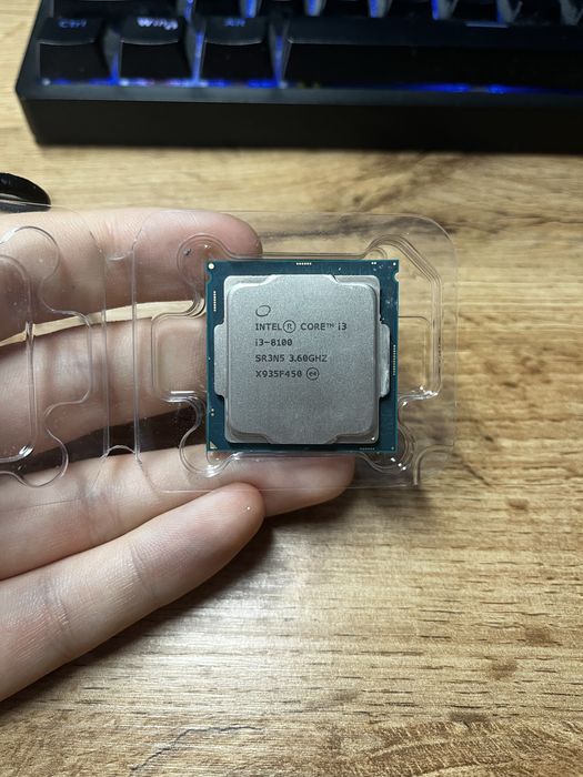 Процесор intel core i3-8100