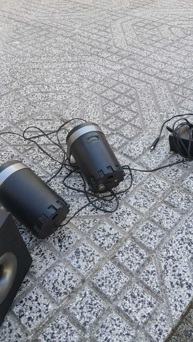 Speaker Columns with Subwoofer - Used435647993213112325