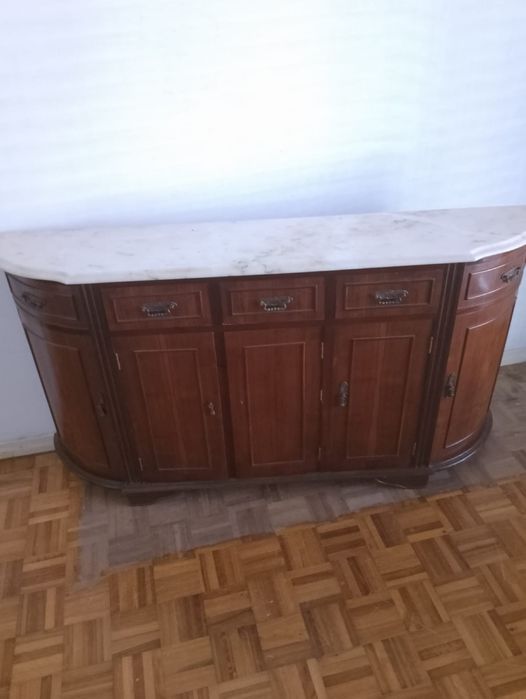Móvel con tampo de mármore