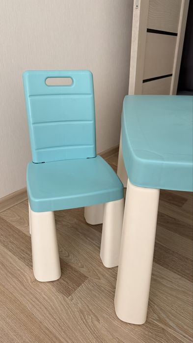 Продам детский стол и стул